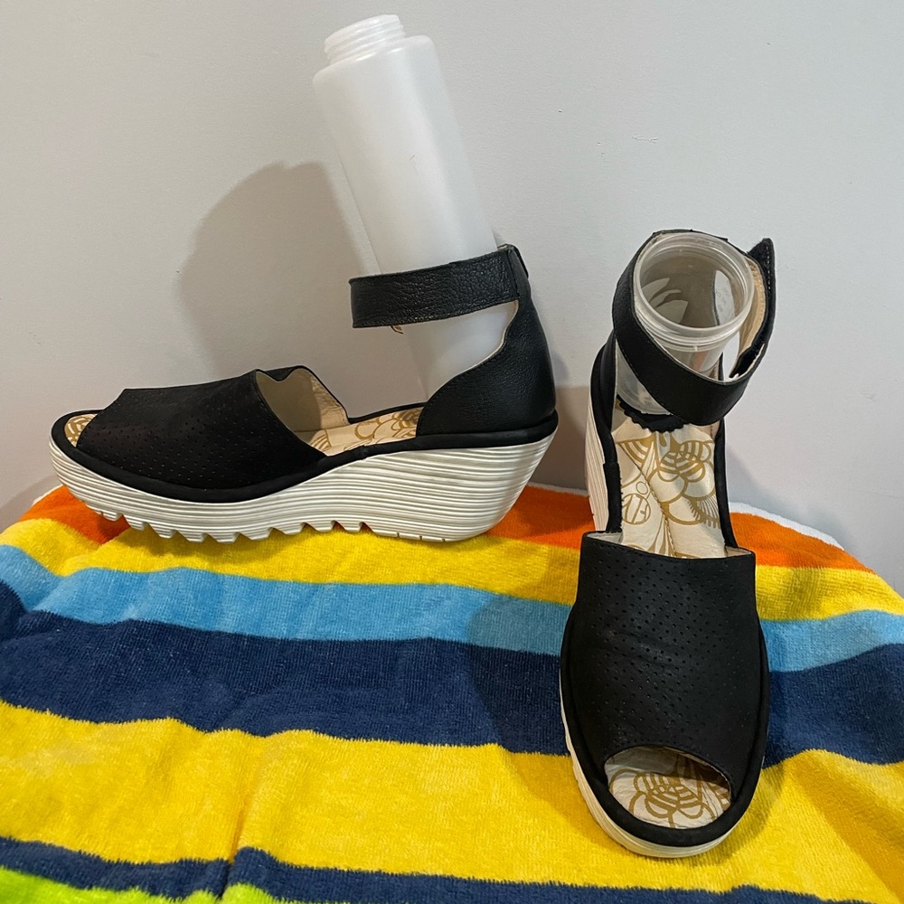 Fly London women’s Yake leather wedges